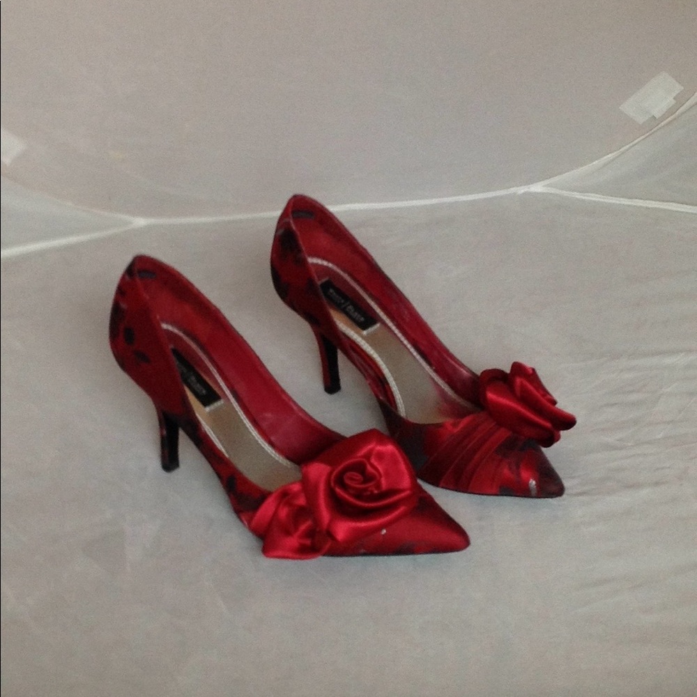 White House black market 61/2 shoe